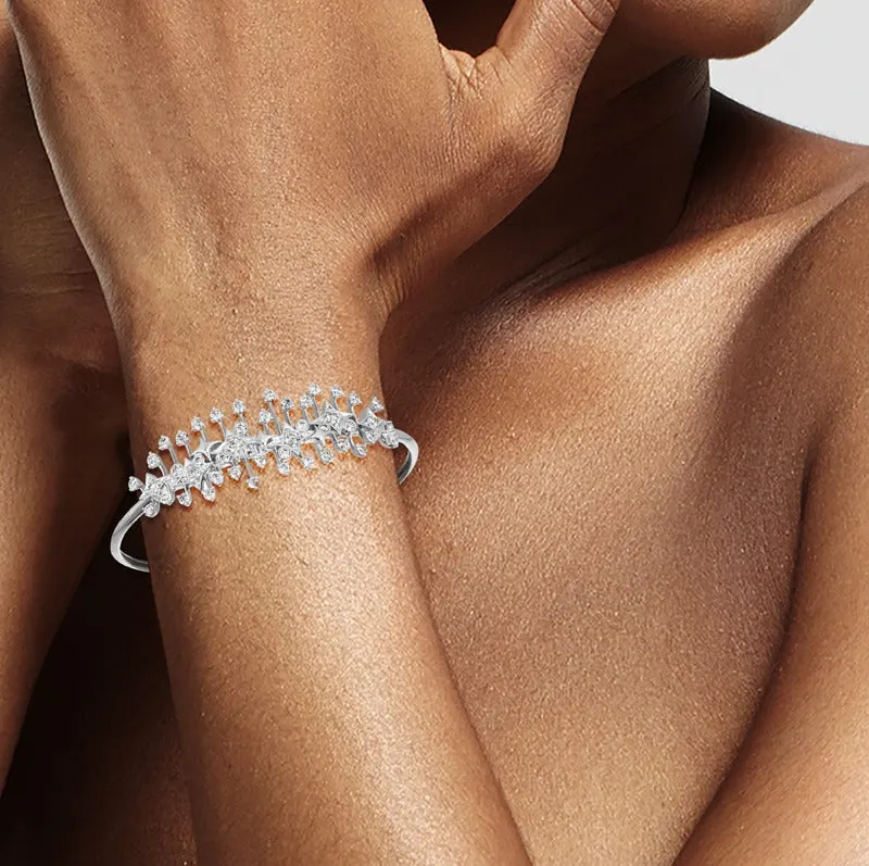 18k Luminus White Gold Bracelet/bangle With 2.30 Cts Vs-Gh Diamonds