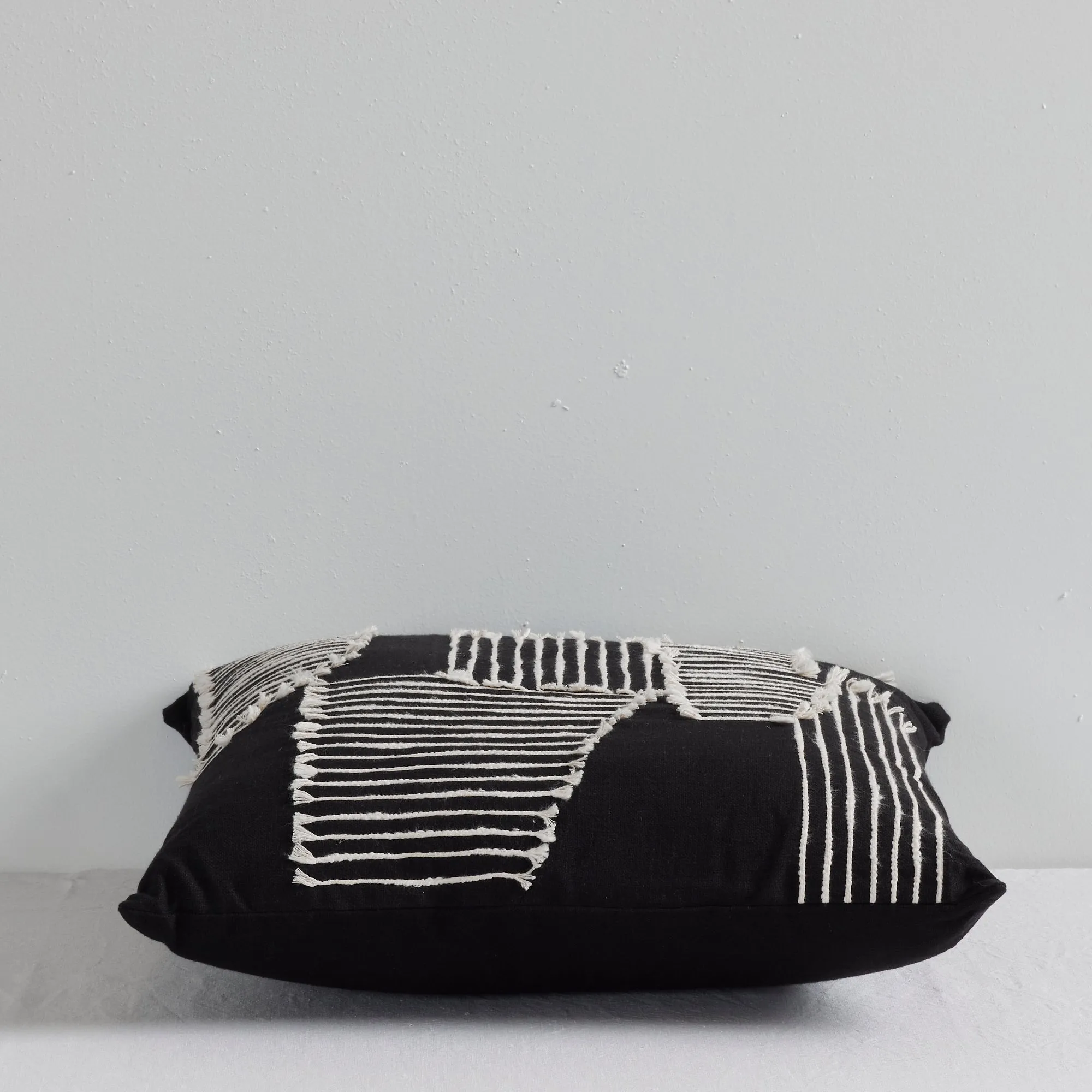Ashton Cushion - Black/Ivory - 50x50cm
