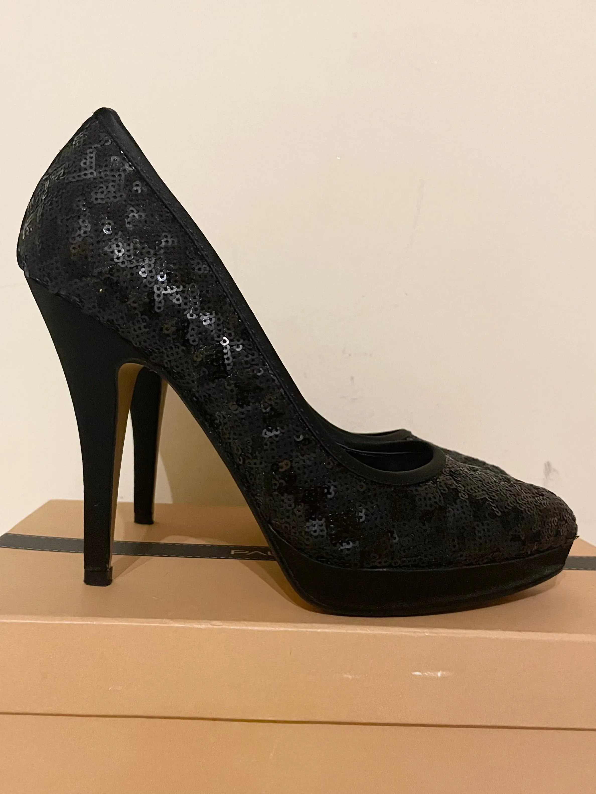 BRAND NEW IN BOX PAULA SOLER BLACK SEQUINNED HEELS SIZE 4/37