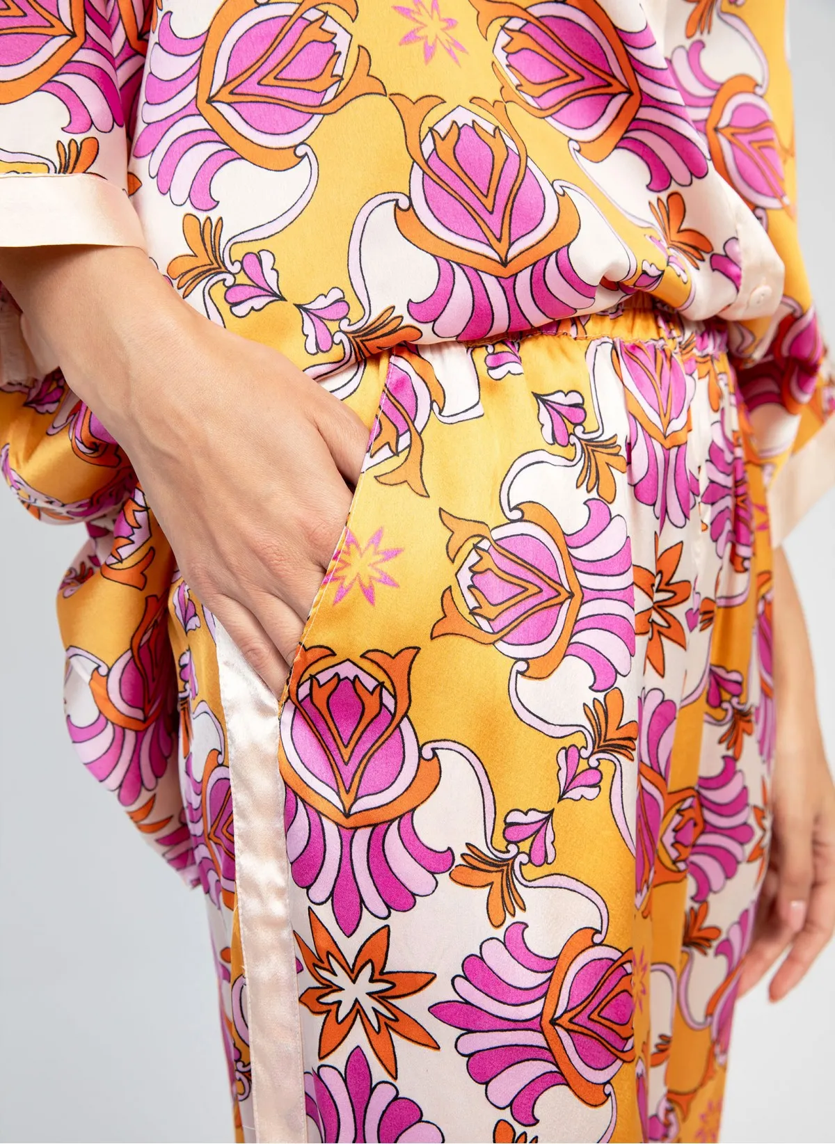 CHIC CORAL FLORAL PANTS