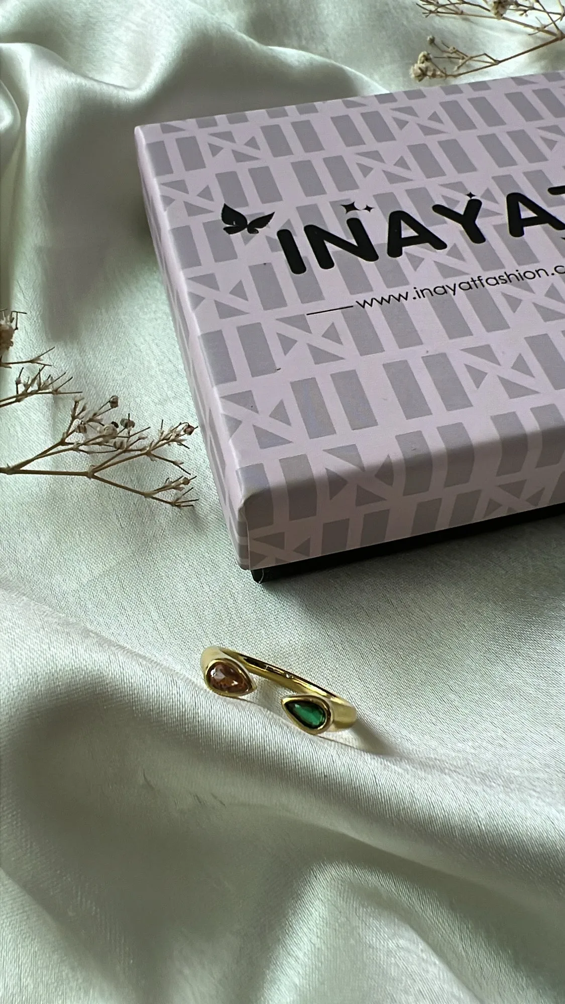Chic crystal ring