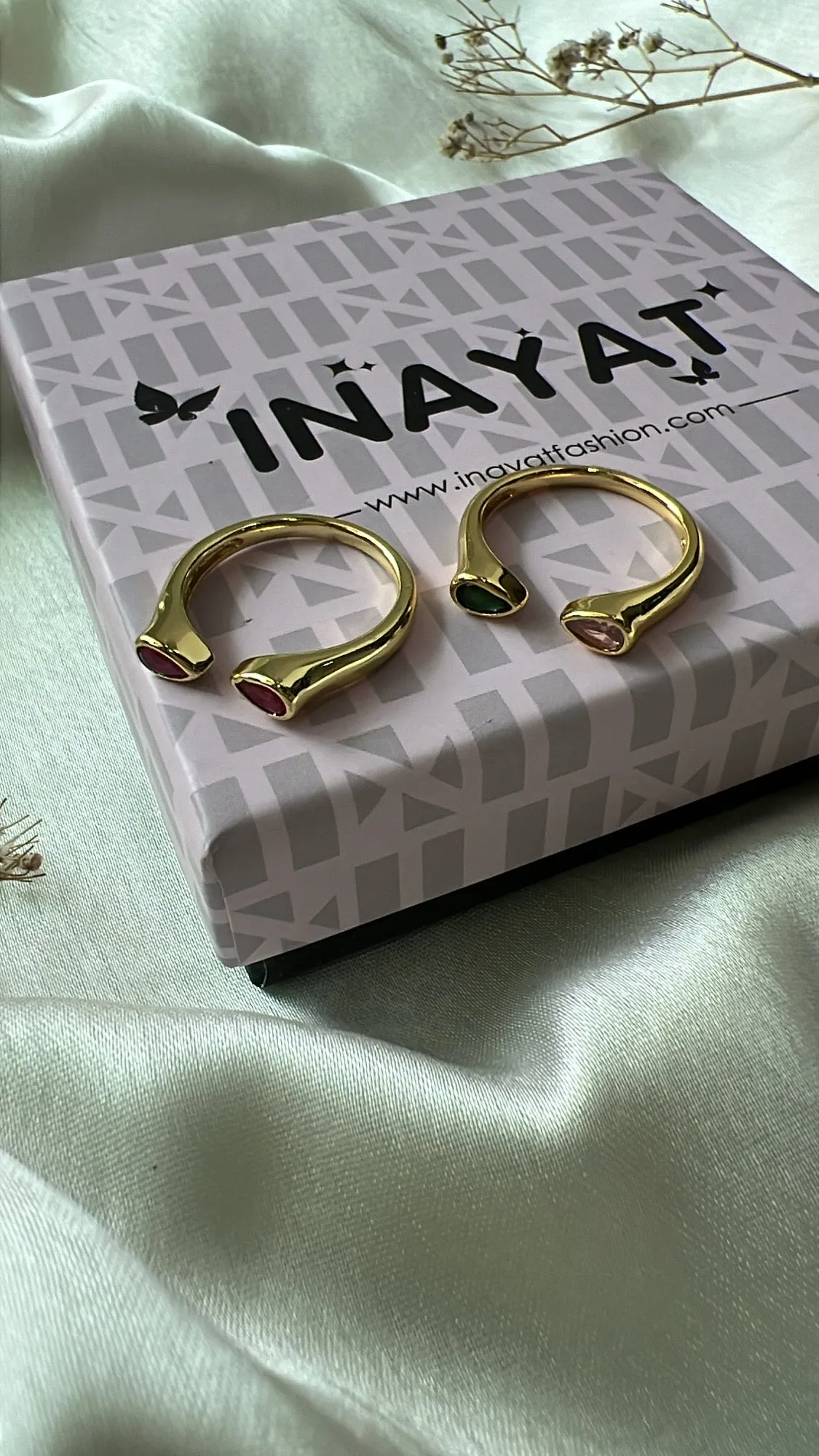 Chic crystal ring
