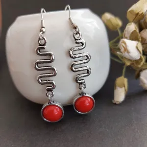 Coral Zigzag Elegance: Hoop Earrings with Single Dyed Coral Accent
