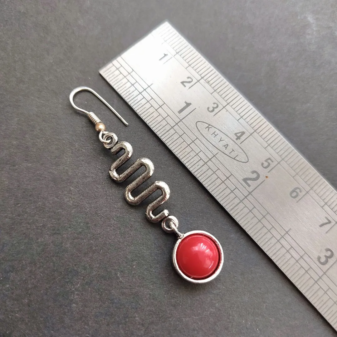 Coral Zigzag Elegance: Hoop Earrings with Single Dyed Coral Accent