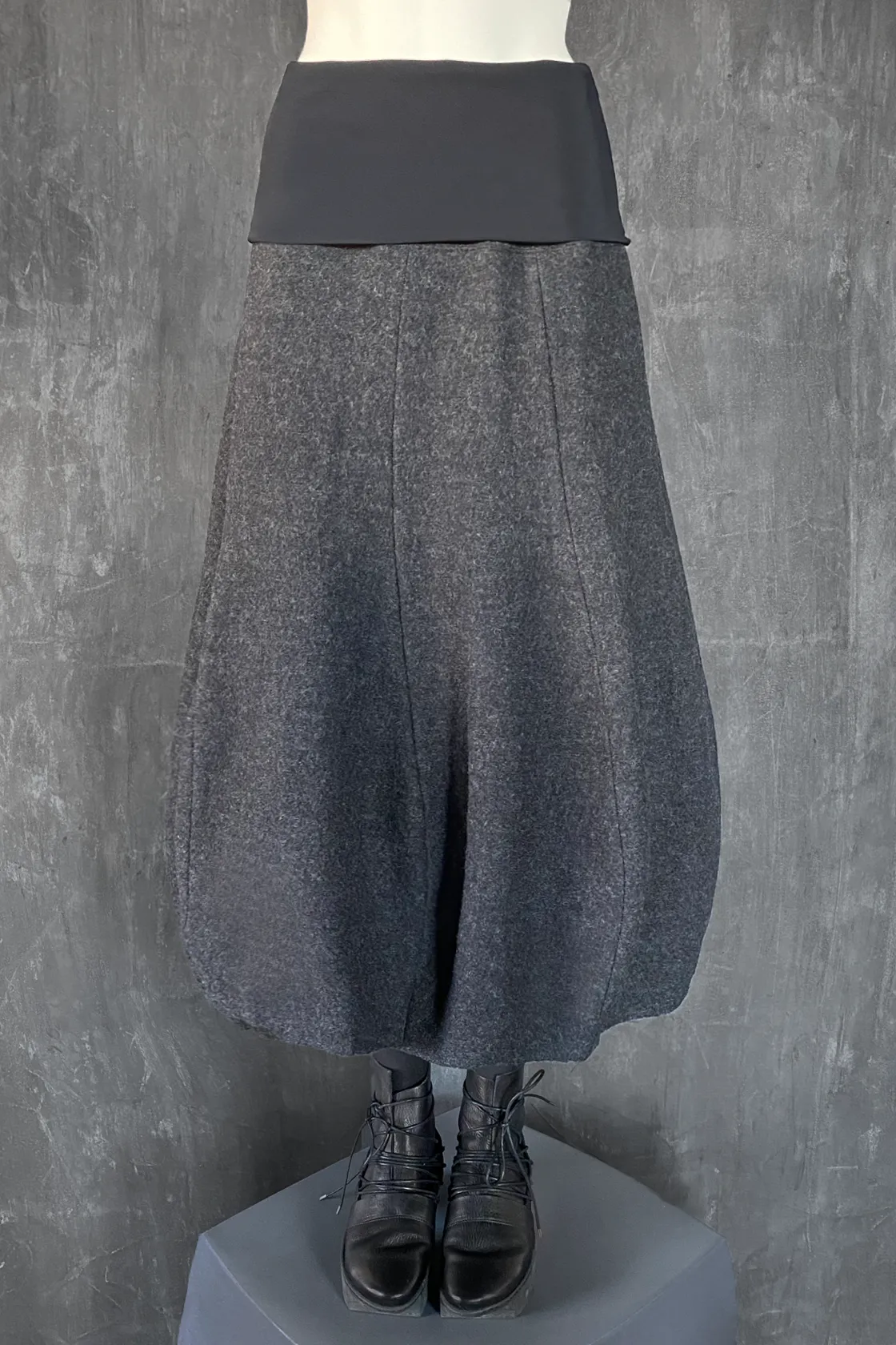 EC Ike Skirt in Anthra