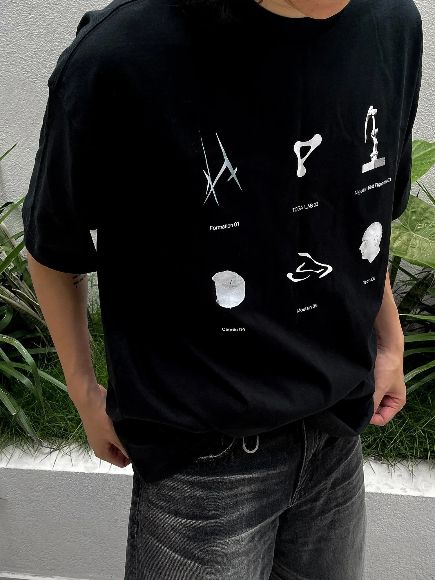 Model Graphic Casual Tee