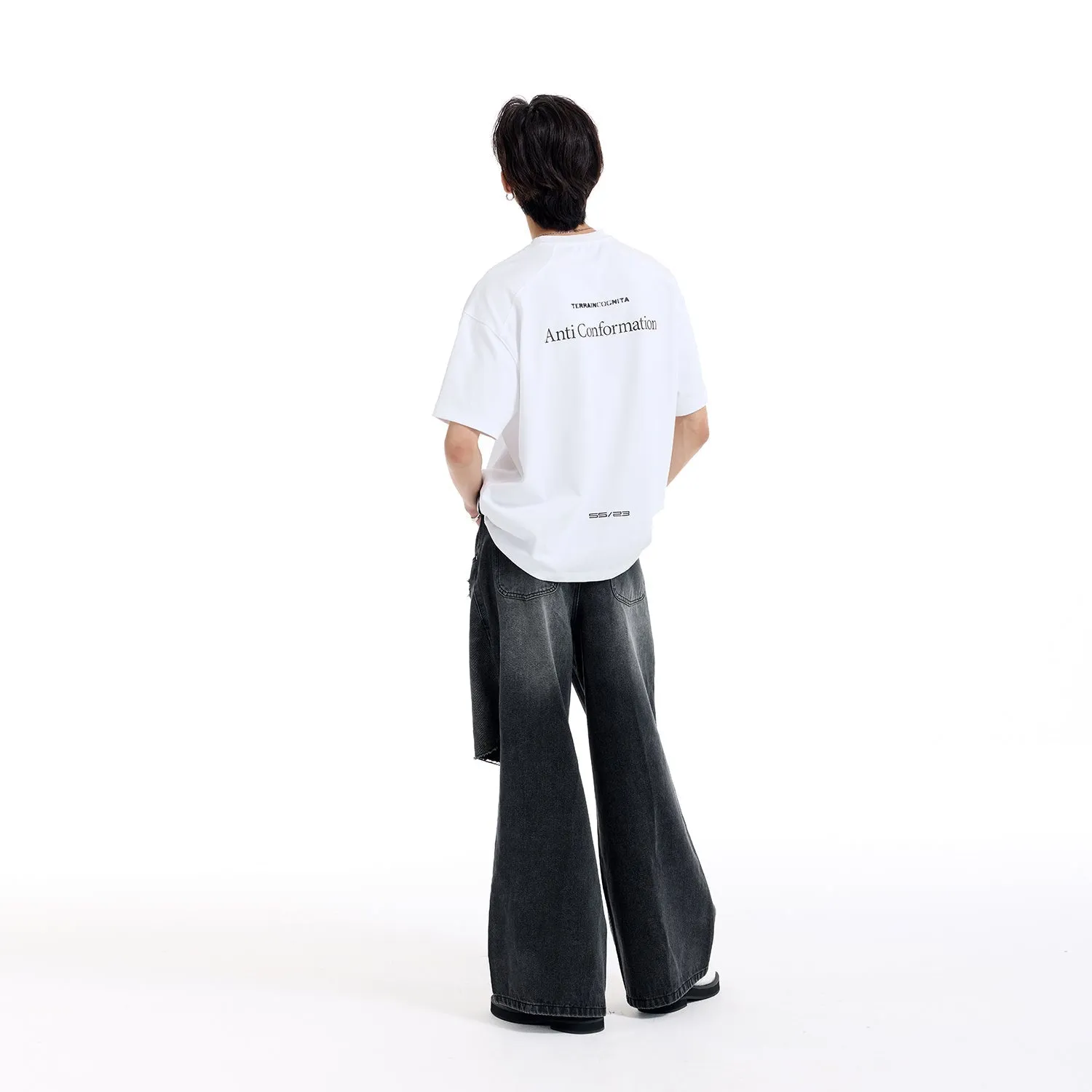 Model Graphic Casual Tee