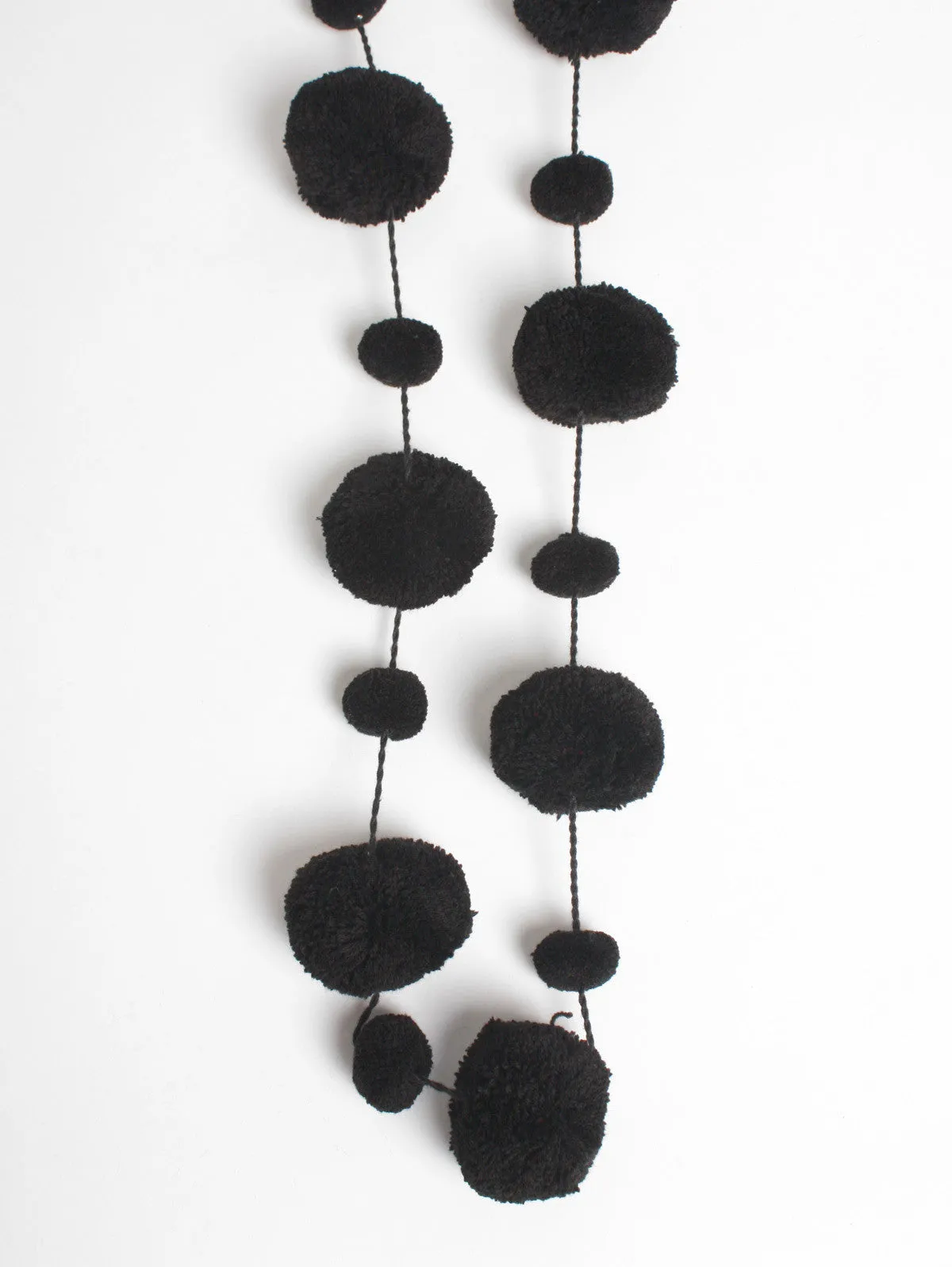 Pom Pom Garland, Black