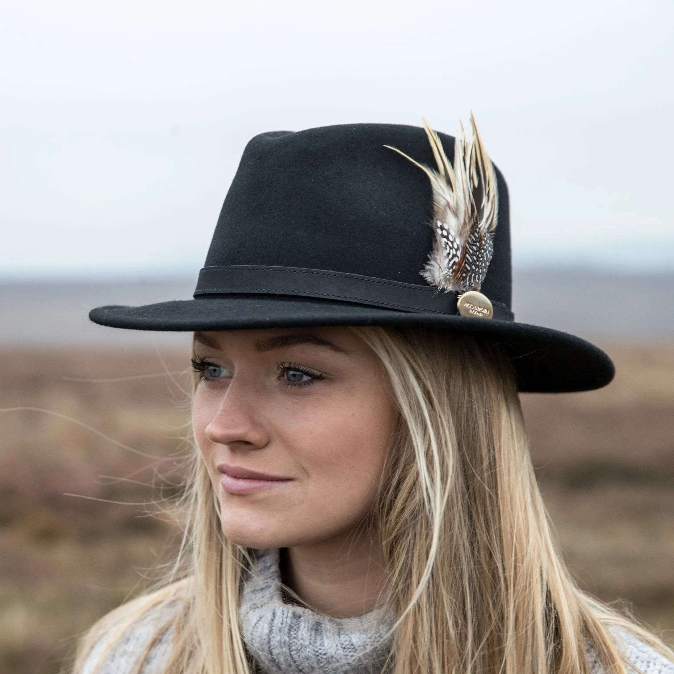 The Suffolk Fedora in Black (Fawn Feather)