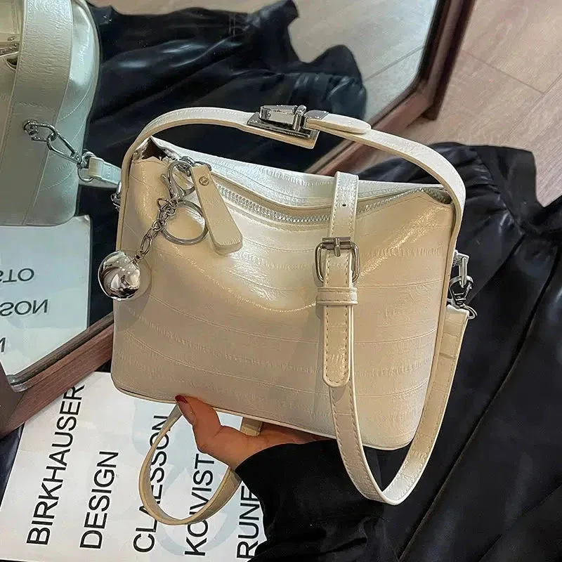 Vvsha Chain Accents Trendy Shoulder Bag